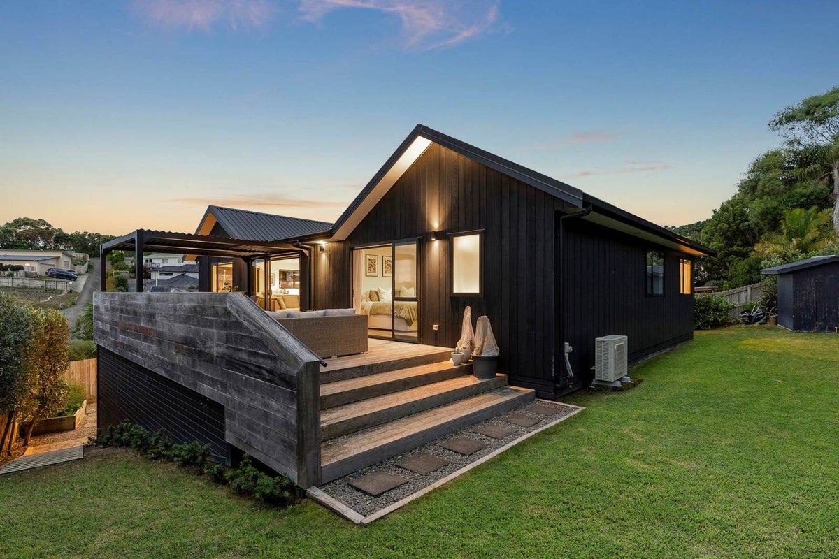 13 Weka Close, Red Beach, Whangaparaoa - Carousel 2