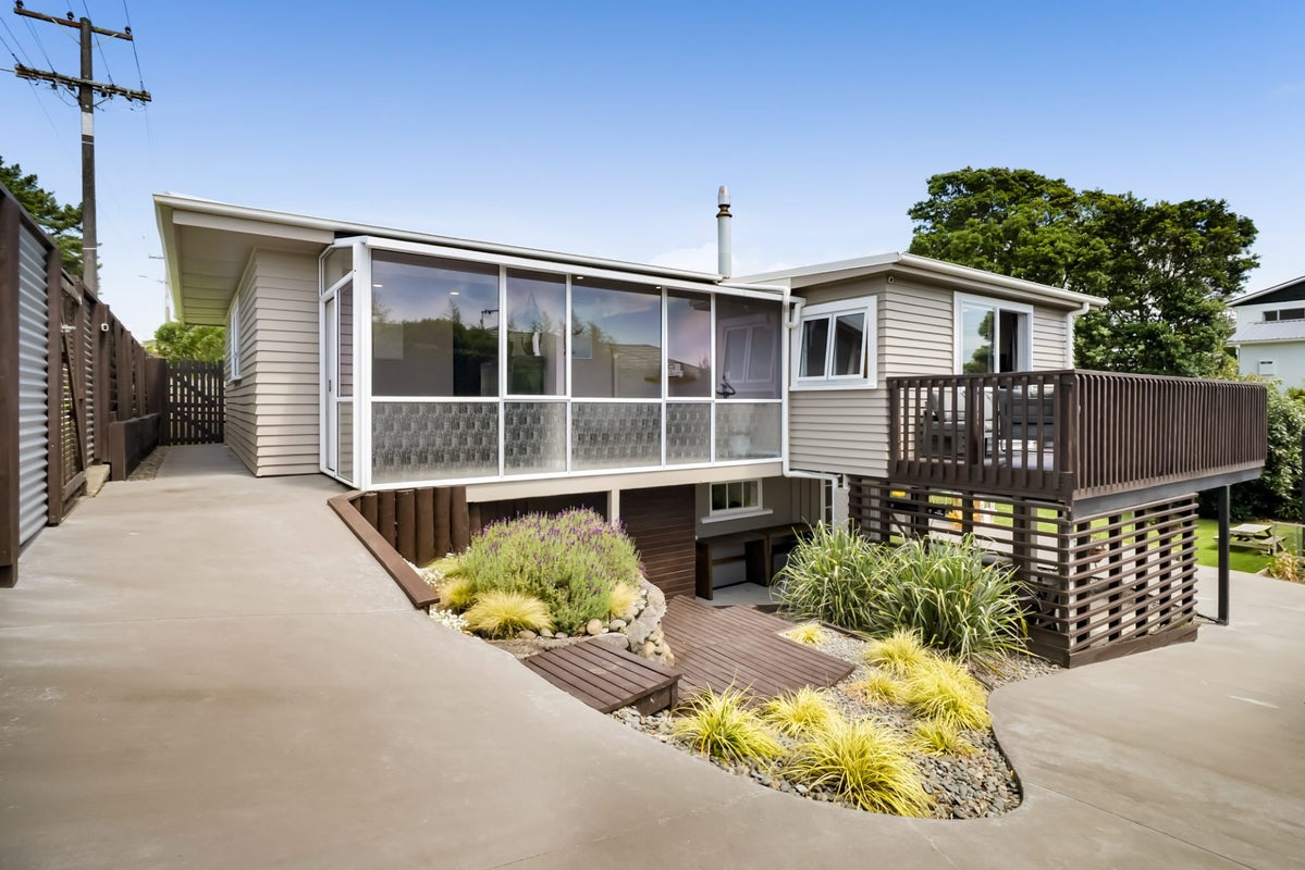 112 Smart Road, Glen Avon, New Plymouth - Carousel 1