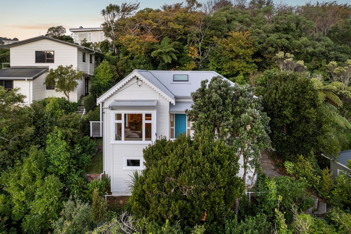 26 Creswick Terrace, Northland, Wellington - Carousel 40
