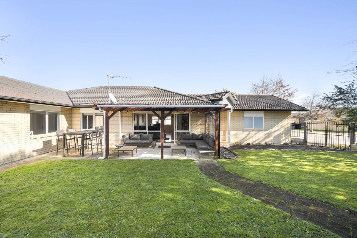 35 Carisbrook Crescent, Papakura, Papakura - Carousel 1