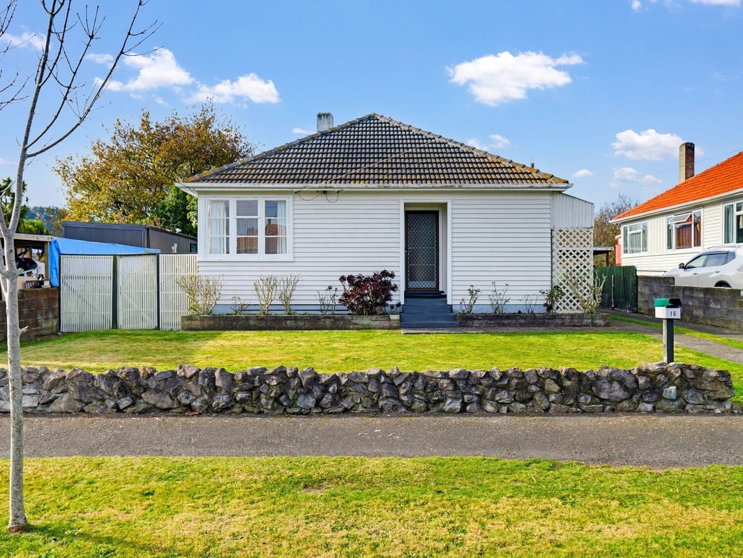 16 Victory Place, Aramoho, Whanganui - Carousel 1