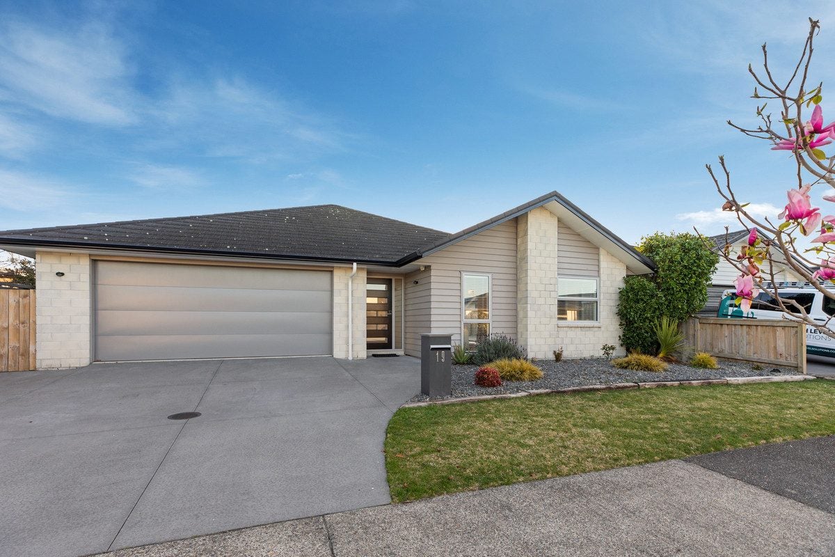 19 Tuaia Street, Pyes Pa, Tauranga - Carousel 1