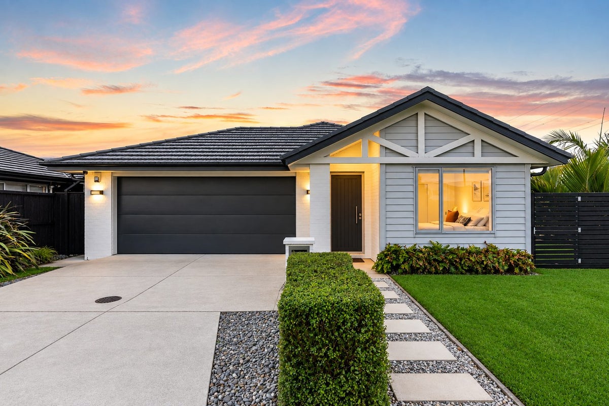 11 Biplane Street, Takanini, Auckland - Carousel 1