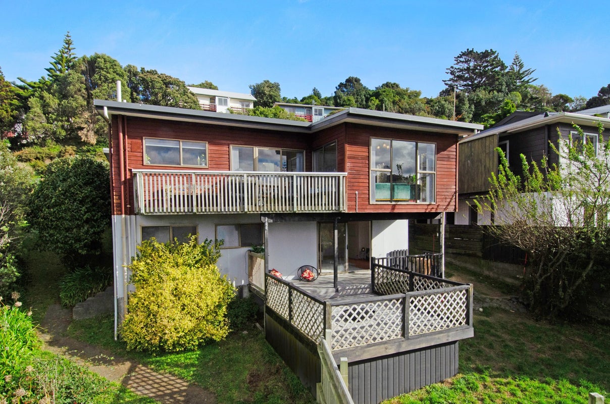 4 Wye Street, Island Bay, Wellington - Carousel 1