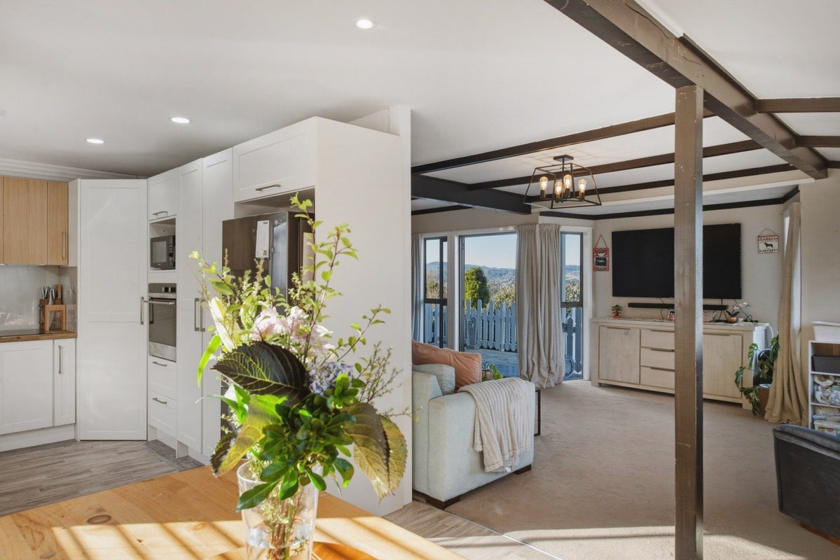 17 Mountain Road, Western Heights, Rotorua - Carousel 2