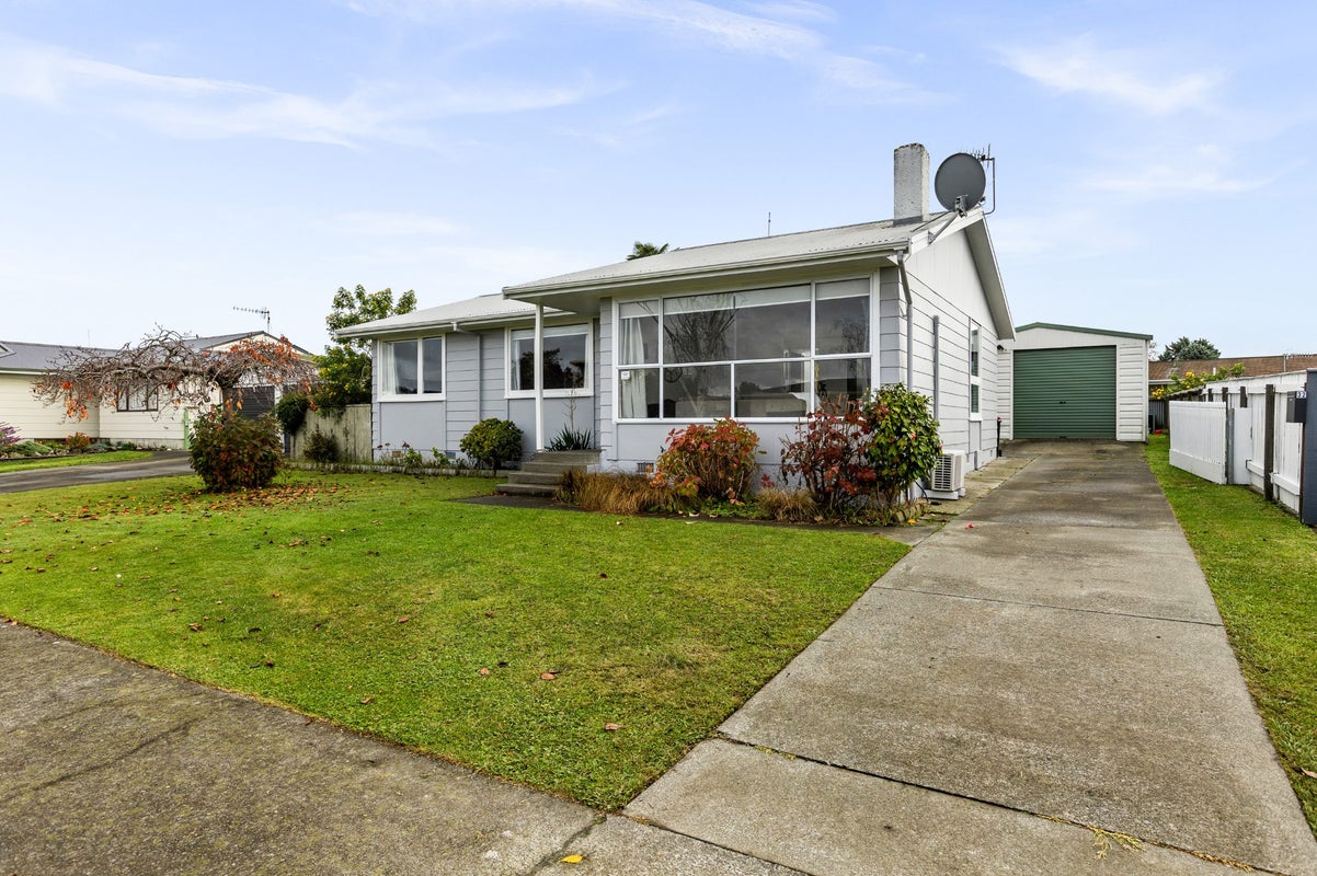 32 Skerrett Crescent, Tamatea, Napier - Carousel 1
