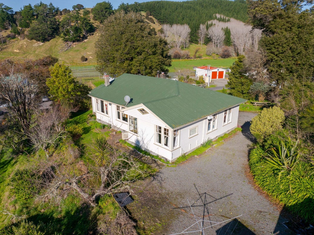 12 Blackhill Road, Tinui - Carousel 1