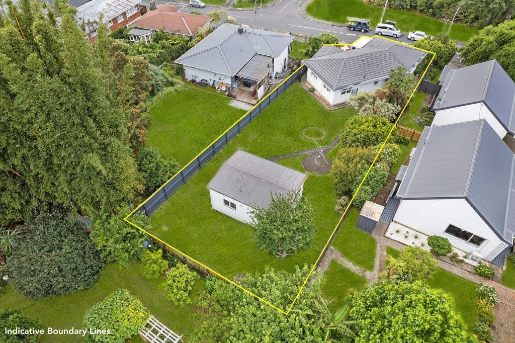 74 Vodanovich Road, Te Atatu South, Auckland - Carousel 2
