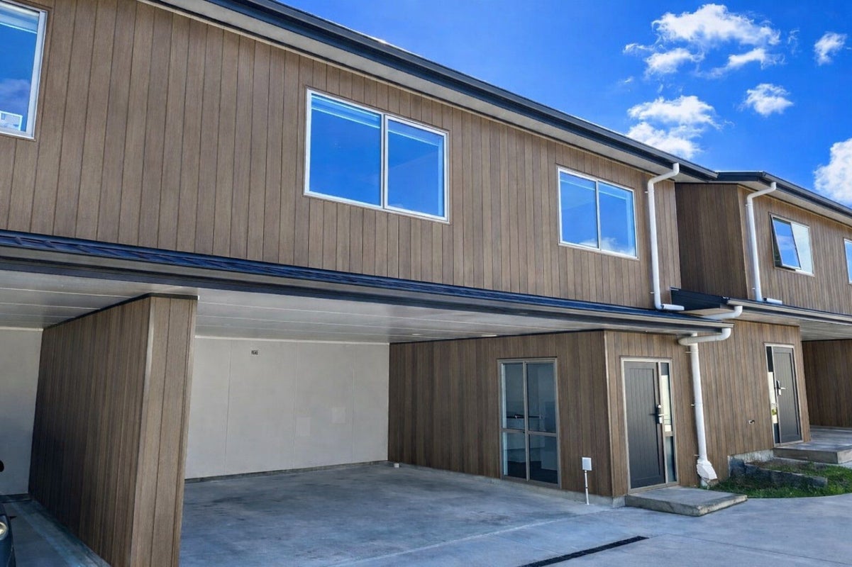 2/10 Gazeley Avenue, Silverdale, Hamilton - Carousel 1