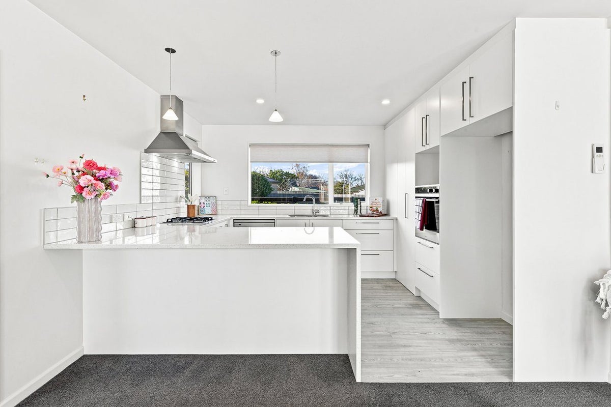 4 Kilkivan Lane, Broomfield, Christchurch - Carousel 2