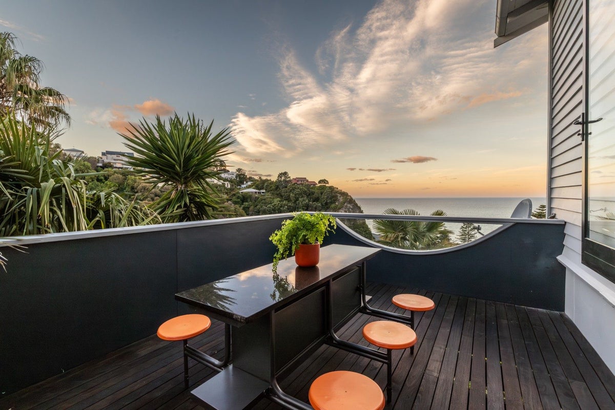 18 Hukarere Road, Bluff Hill, Napier - Carousel 1