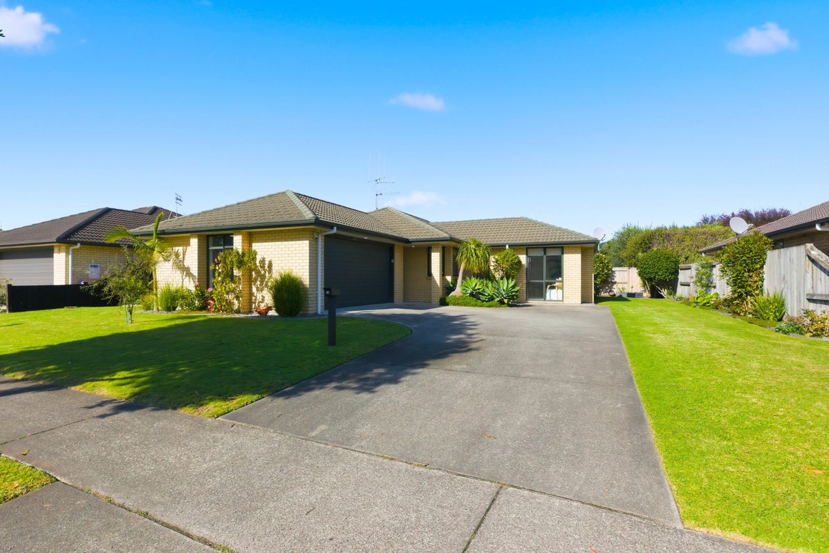 96 The Gardens Drive, Papamoa Beach, Papamoa - Carousel 2
