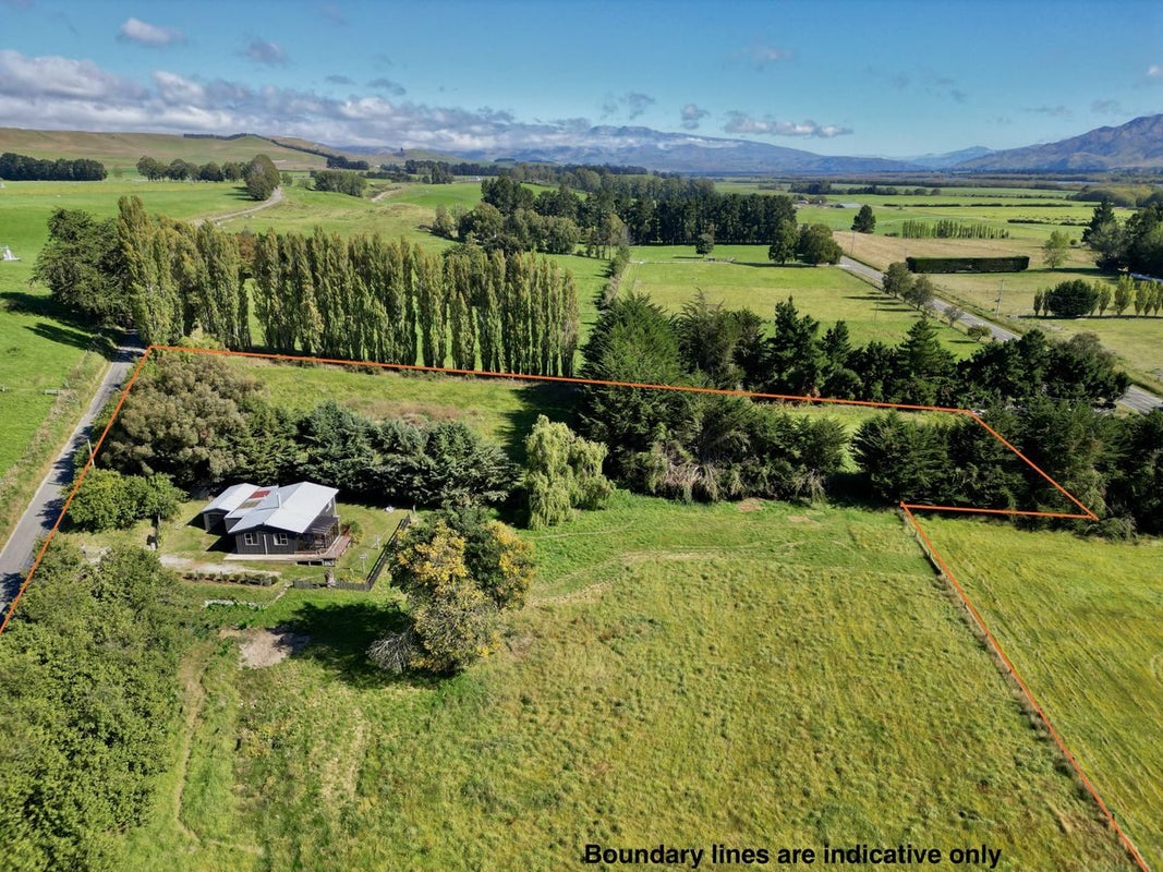 34 Earthquake Road, Oamaru - Carousel 1