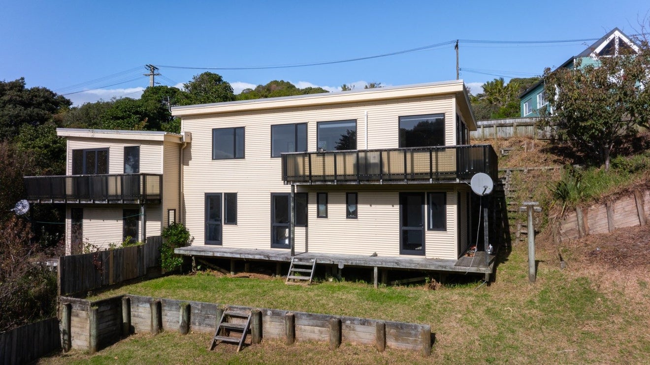 2/4 Puaha Street, Takapuwahia, Porirua - Carousel 1