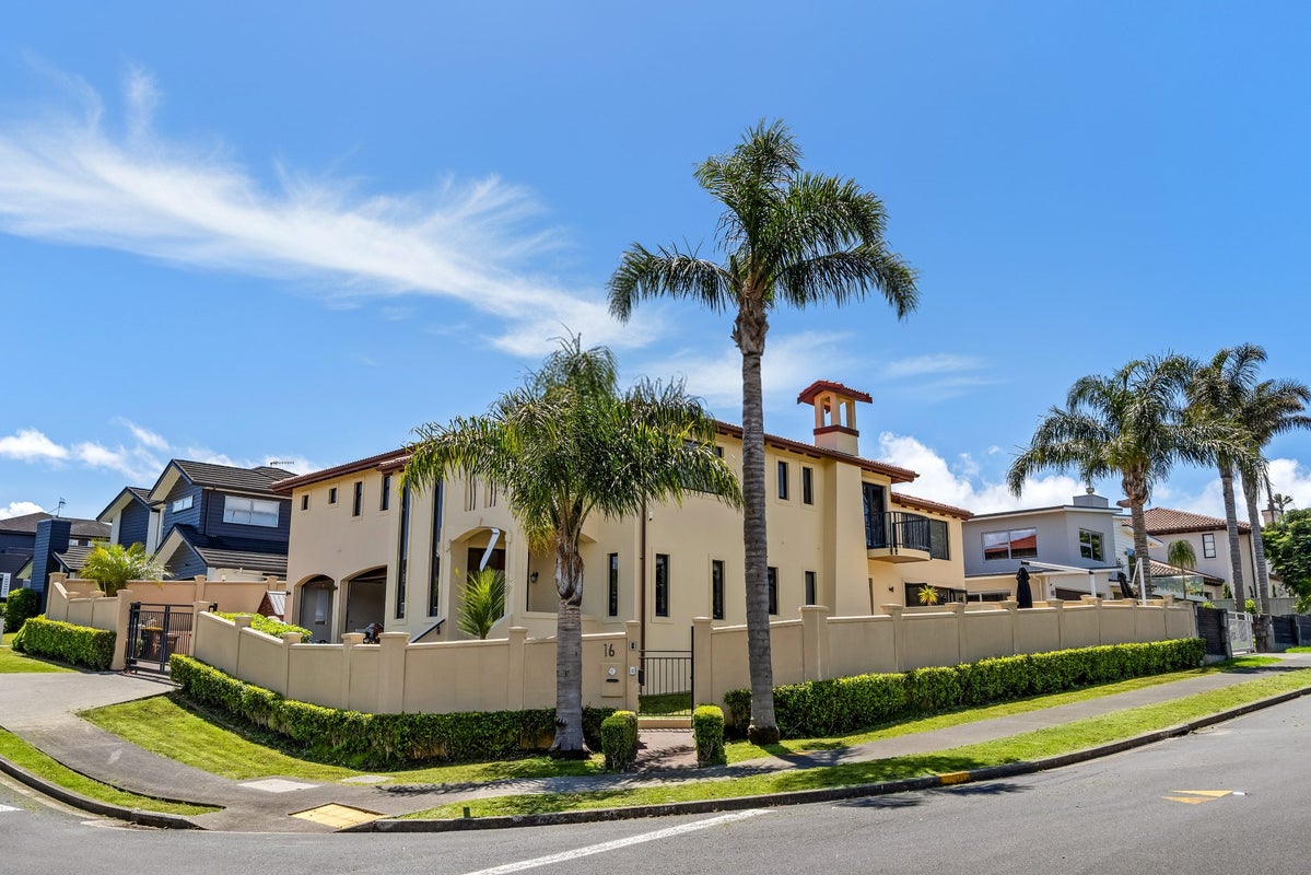 16 Tranquility Rise, Mellons Bay, Auckland - Carousel 1