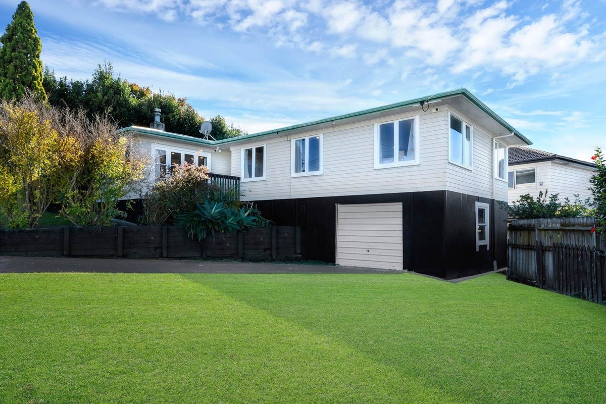 3 Meadowvale Avenue, Forrest Hill, Auckland - Carousel 1