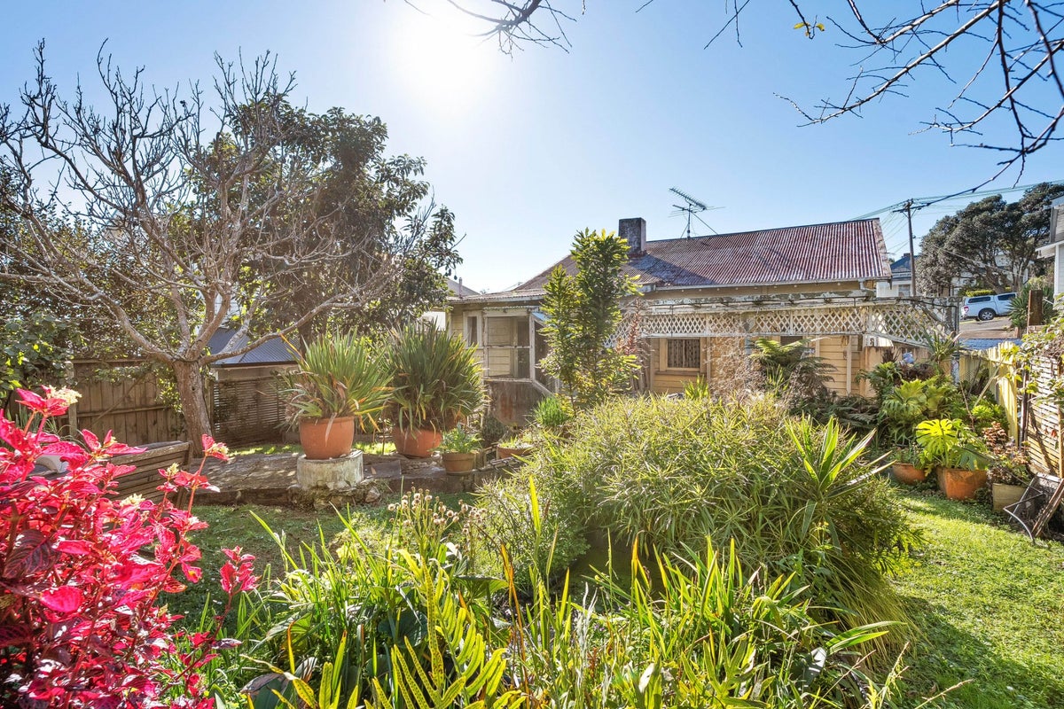 16 Beaconsfield Street, Grey Lynn, Auckland - Carousel 2