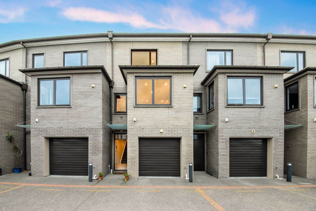 56/130 Great South Road, Remuera, Auckland - Carousel 1