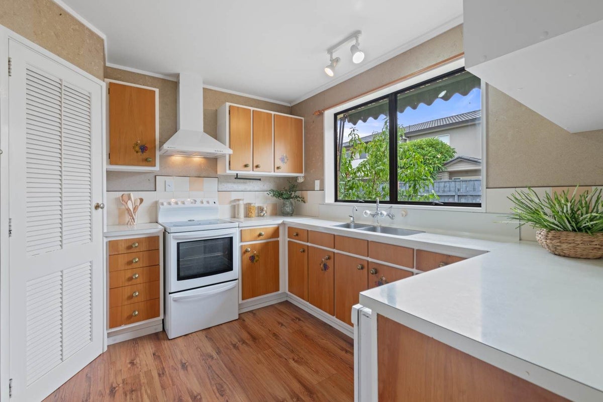 2/60 Vivian Wilson Drive, Eastern Beach, Auckland - Carousel 2