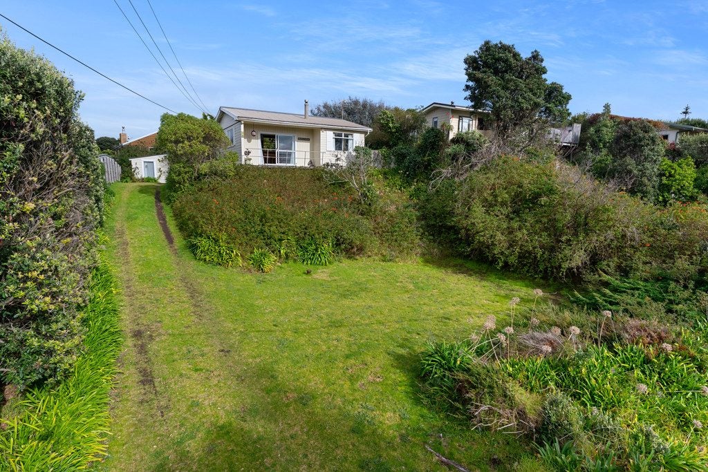 16 Hughes Street, Waikanae Beach, Waikanae - Carousel 2