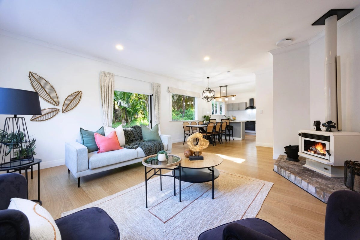 139 Woodlands Park Road, Titirangi, Auckland - Carousel 1