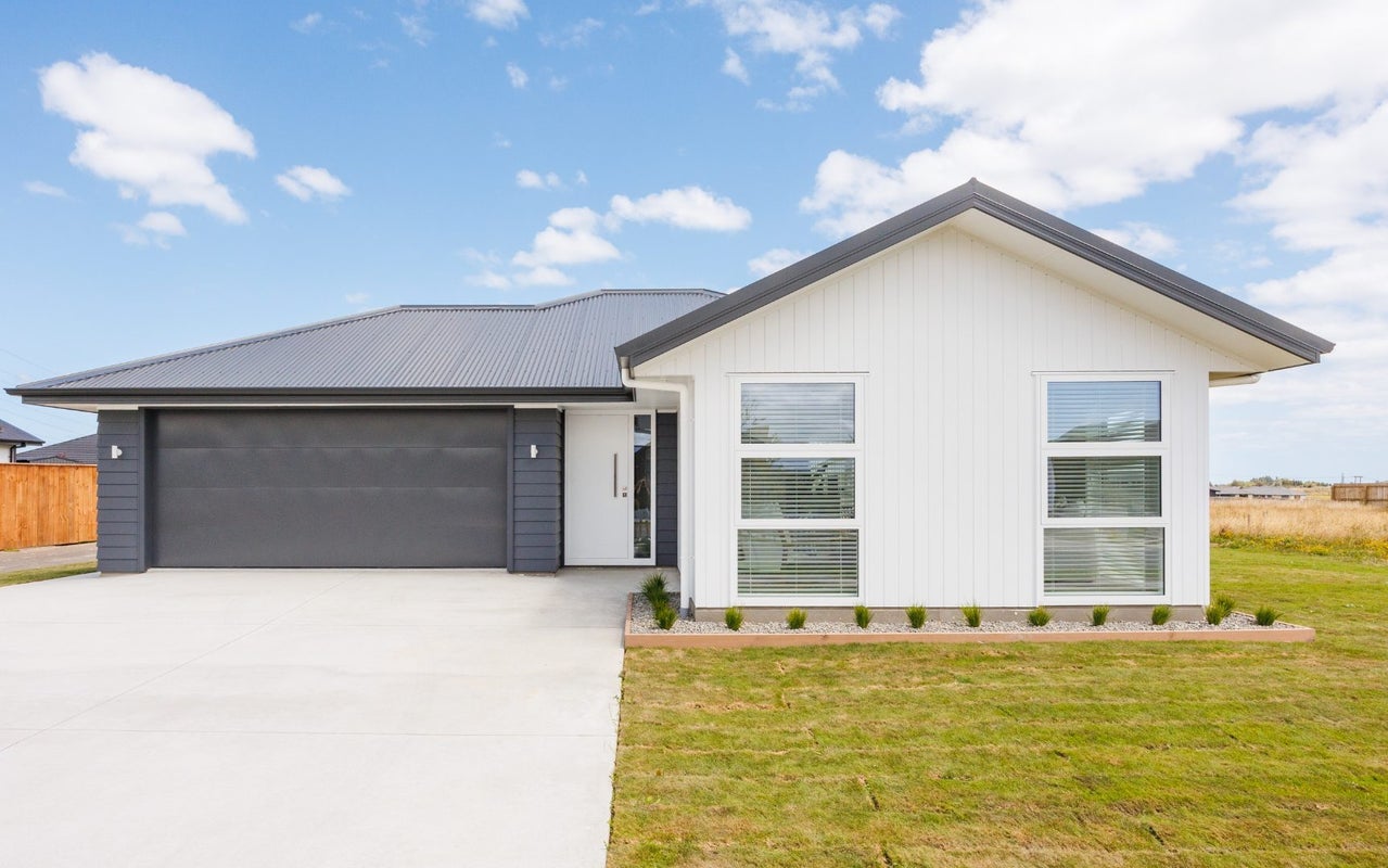 69 Atlantic Drive, Fitzherbert, Palmerston North - Carousel 1