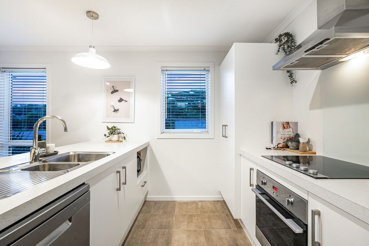 1 Banks Boulevard, Whitby, Porirua - Carousel 2
