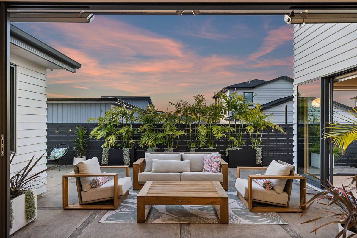 9 Barque Rise, Long Bay, Auckland - Carousel 1