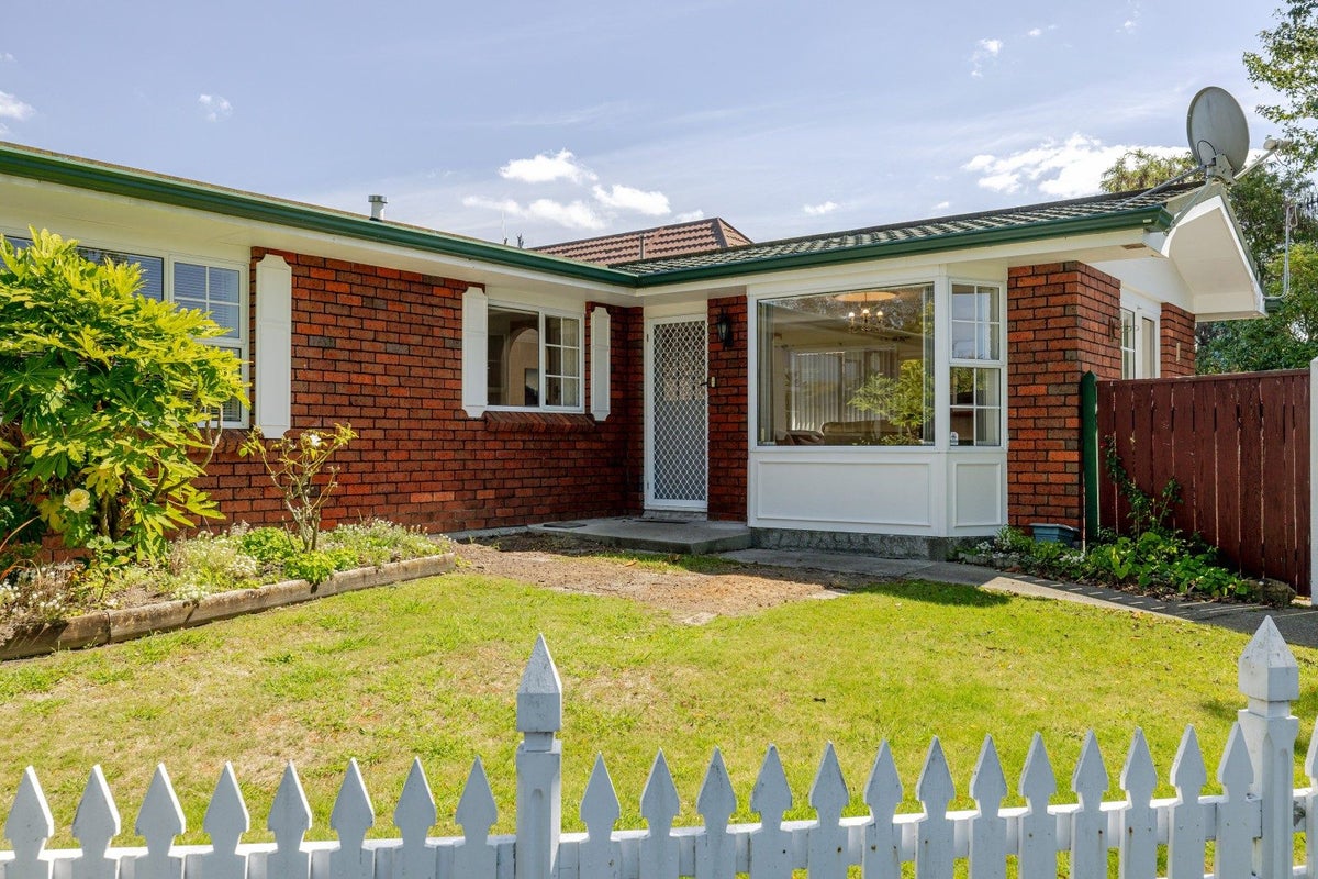 17 Earl Place, Hokowhitu, Palmerston North - Carousel 2