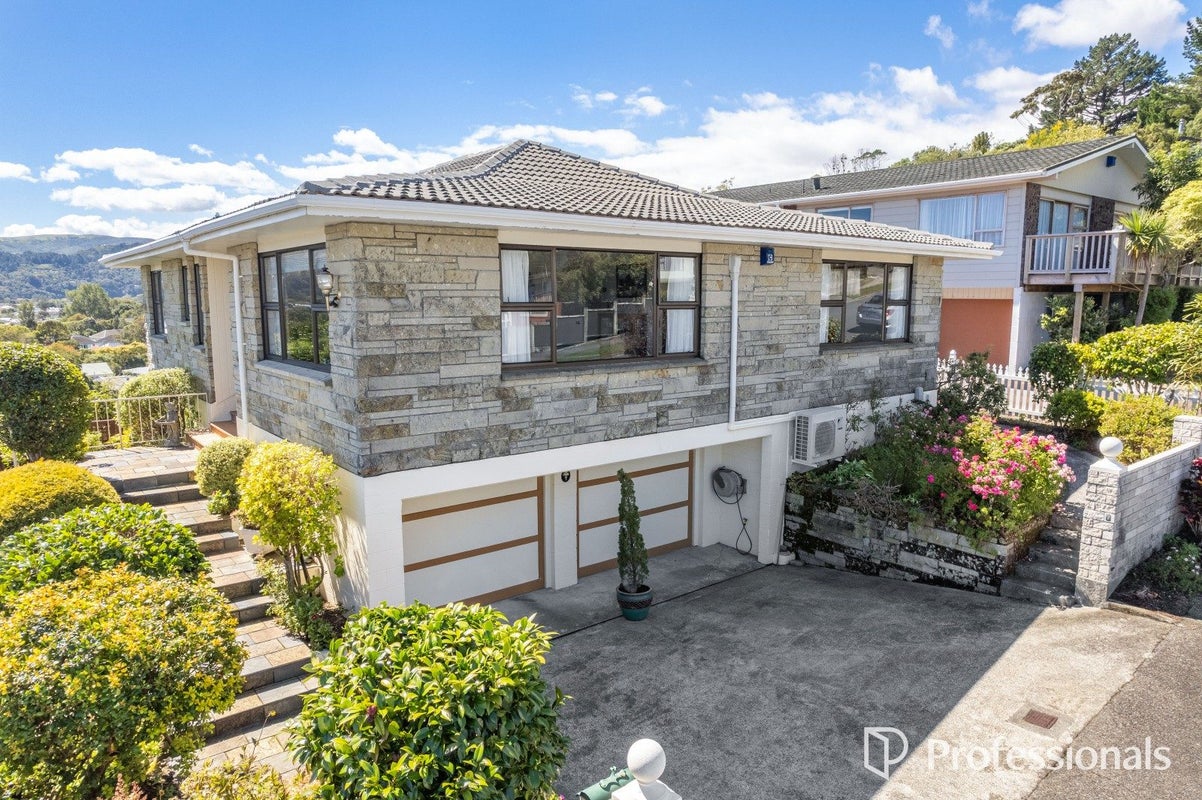 7 Summit Road, Fairfield, Lower Hutt - Carousel 1
