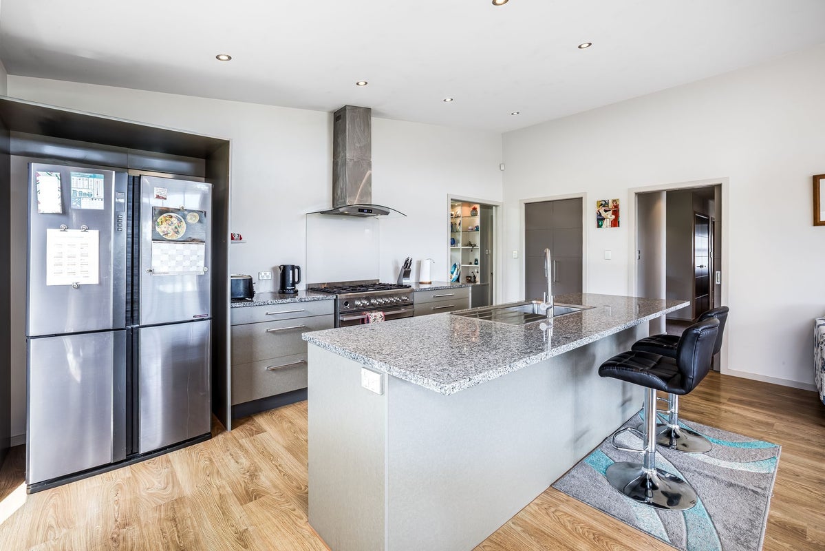 98 Navigation Drive, Whitby, Porirua - Carousel 2