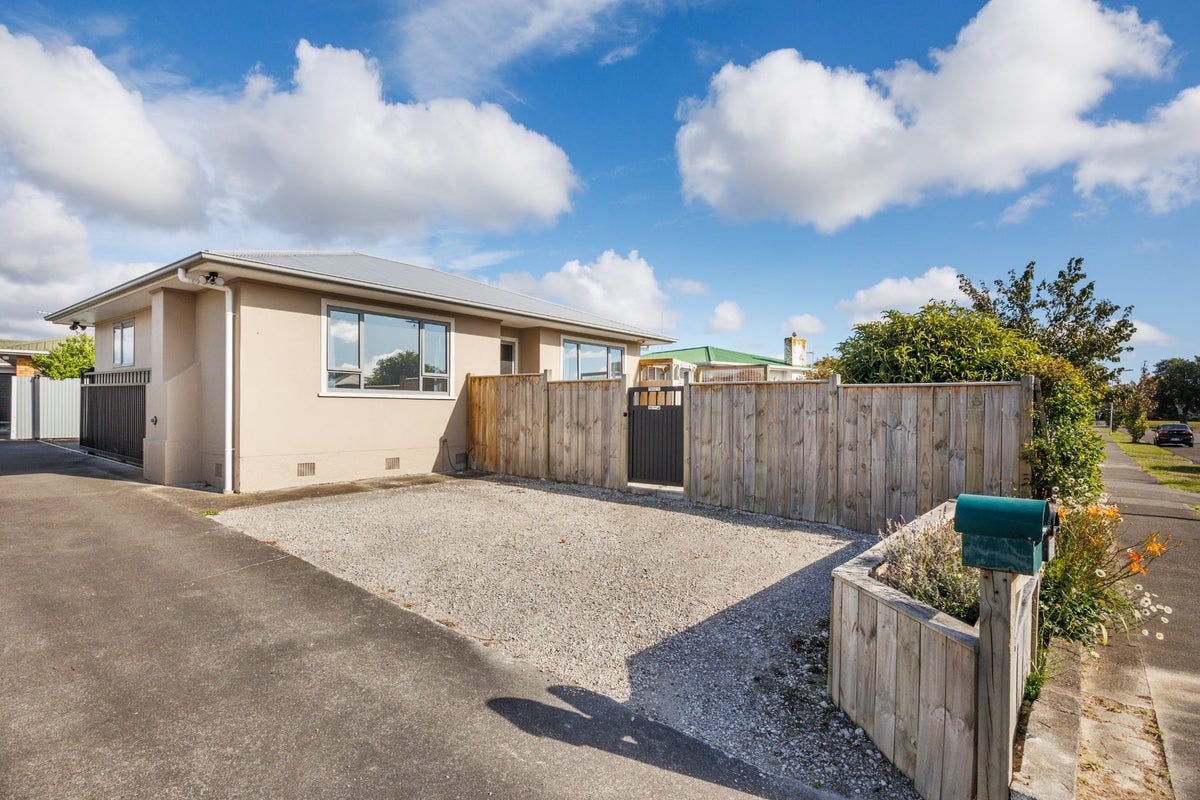 12 Somerset Crescent, Highbury, Palmerston North - Carousel 1