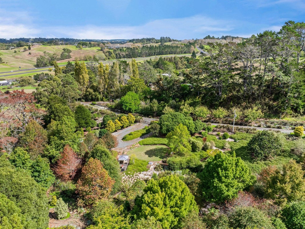 1481 East Coast Road, Redvale, Auckland - Carousel 1