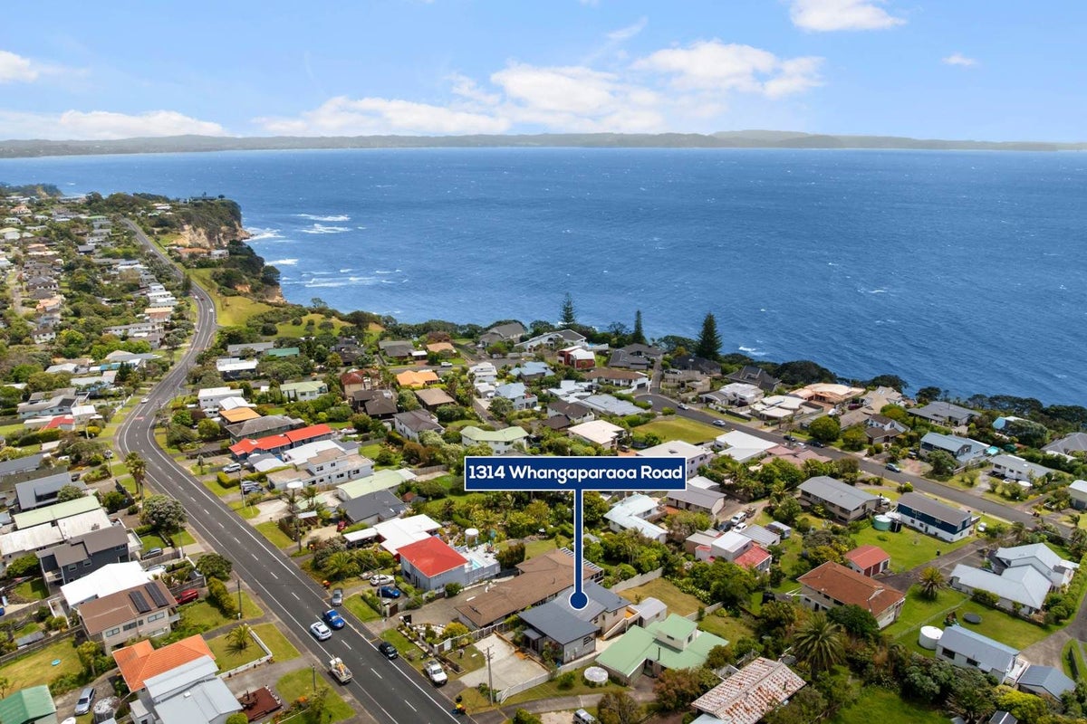 1314 Whangaparaoa Road, Army Bay, Whangaparaoa - Carousel 2