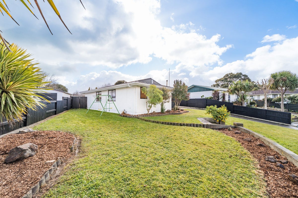 21 Lyndale Place, Kelvin Grove, Palmerston North - Carousel 23