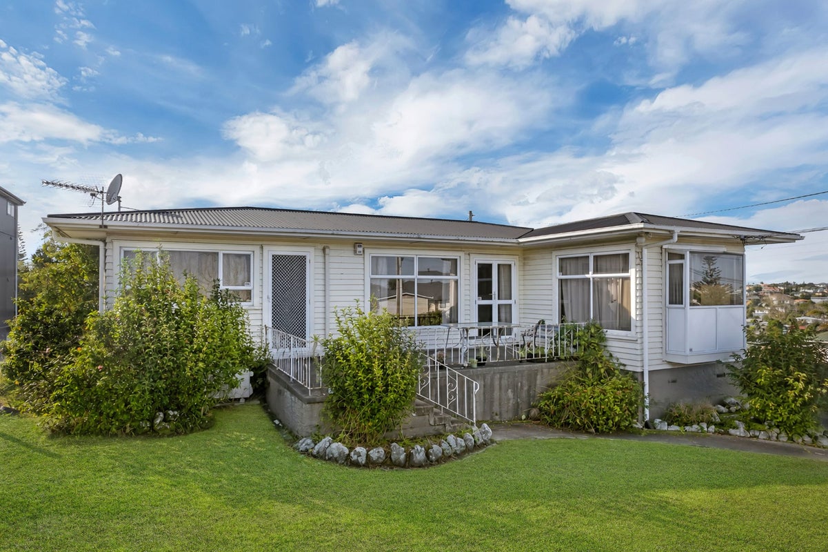 218 New Windsor Road, New Windsor, Auckland - Carousel 1