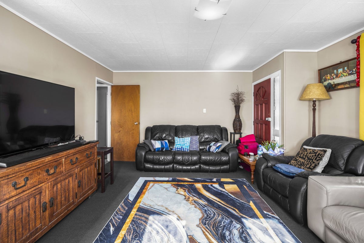 25 Silverstone Place, Henderson, Auckland - Carousel 20