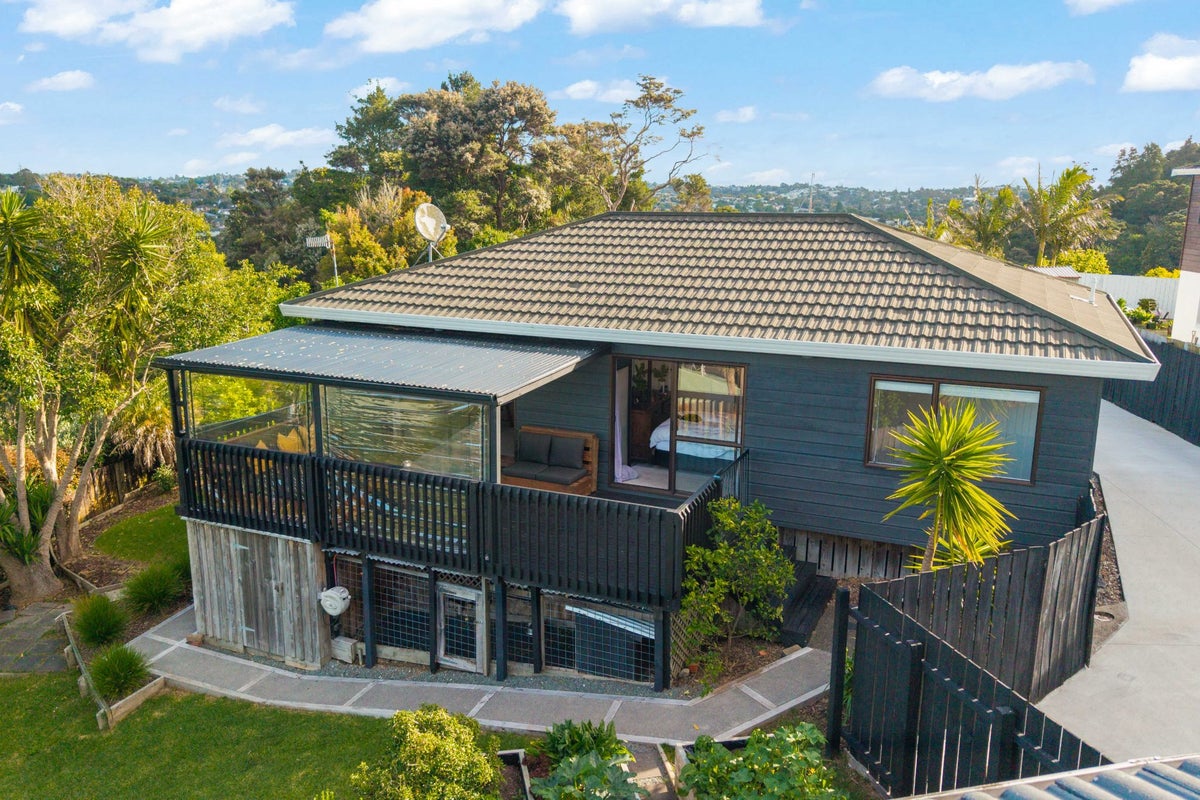 2/16 Heathglen Place, Bayview, Auckland - Carousel 2