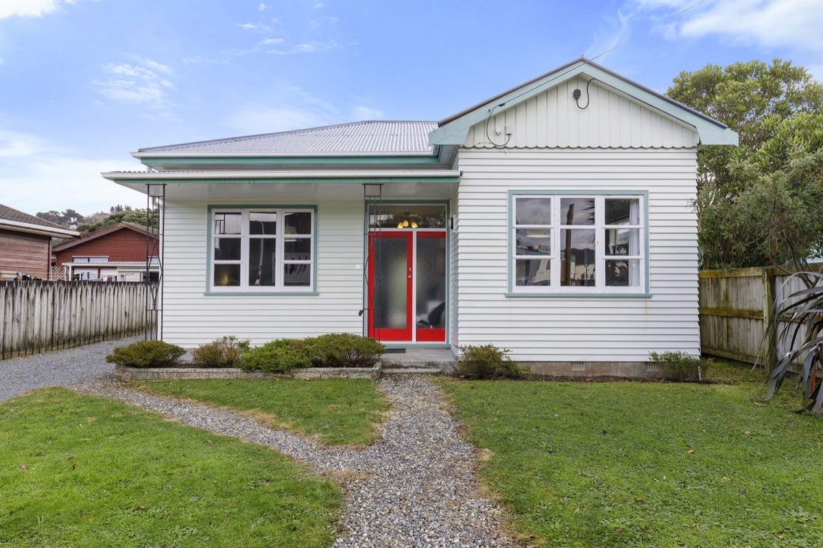 11 Connolly Street, Boulcott, Lower Hutt - Carousel 1