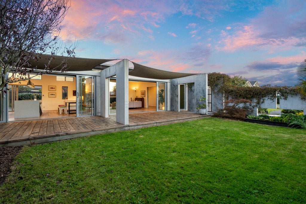 6 Hedge Close, Halswell, Christchurch - Carousel 2