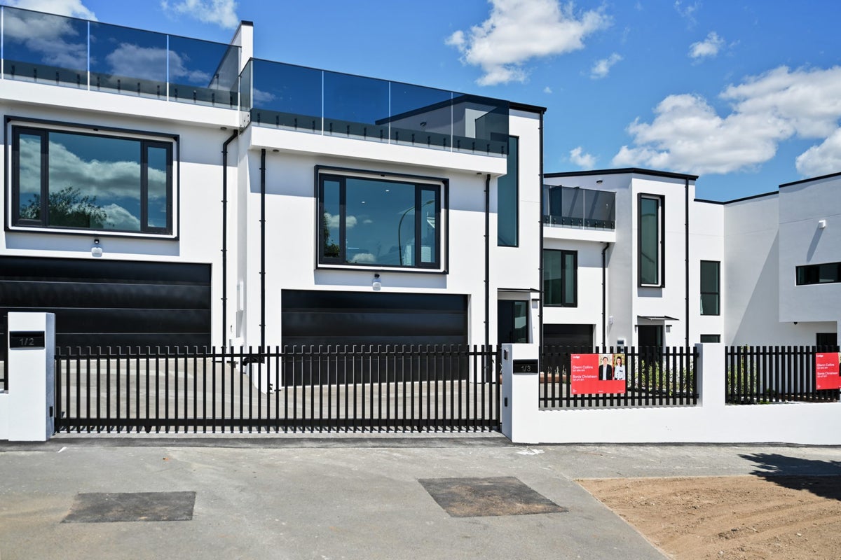 3/1 Palmerston Street, Hamilton Central, Hamilton - Carousel 2