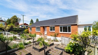 16 Farquharson Street, Opoho, Dunedin - Carousel 1