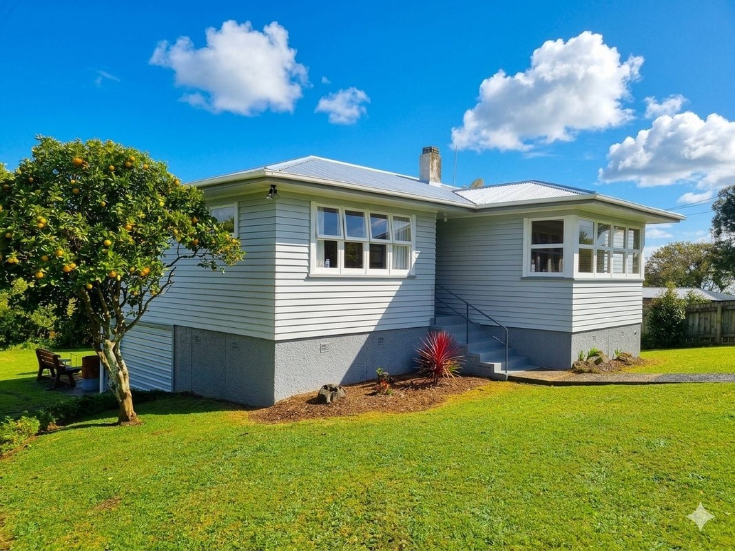 2 Farmer Street, Kamo, Whangarei - Carousel 2