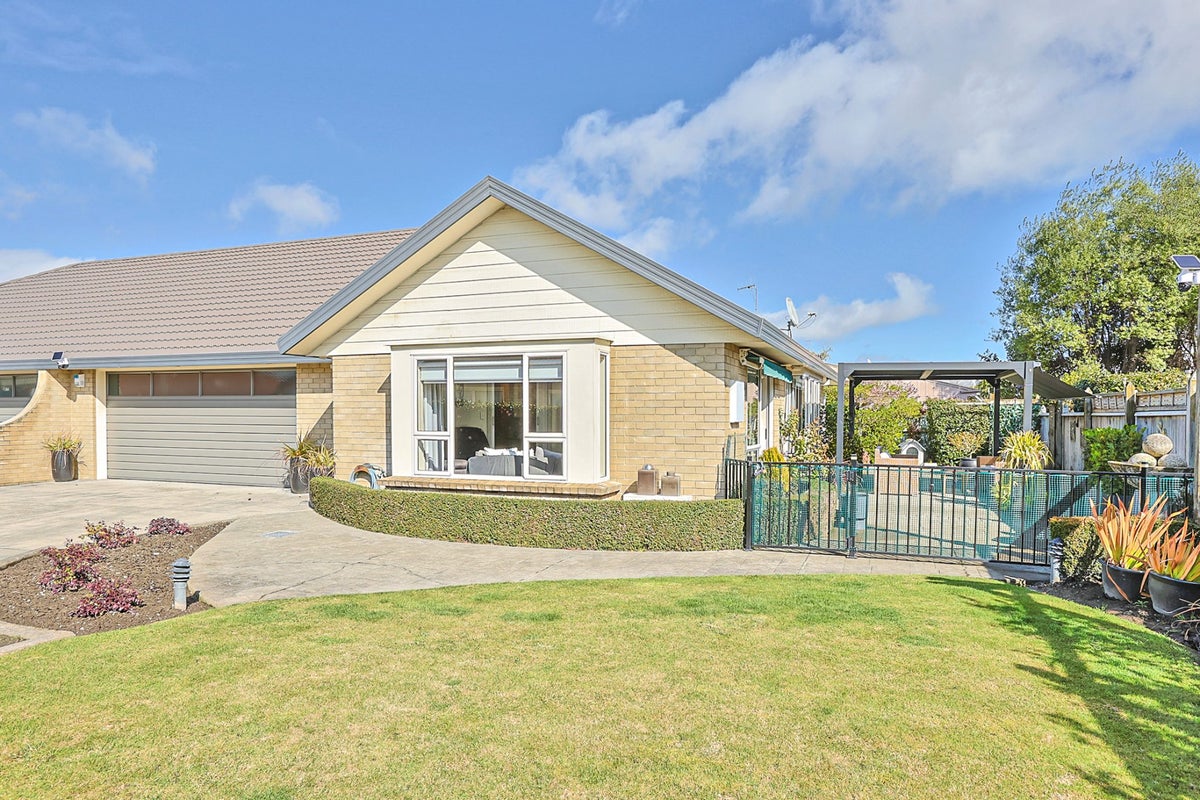 8/212 Grove Road, Mayfair, Hastings - Carousel 1