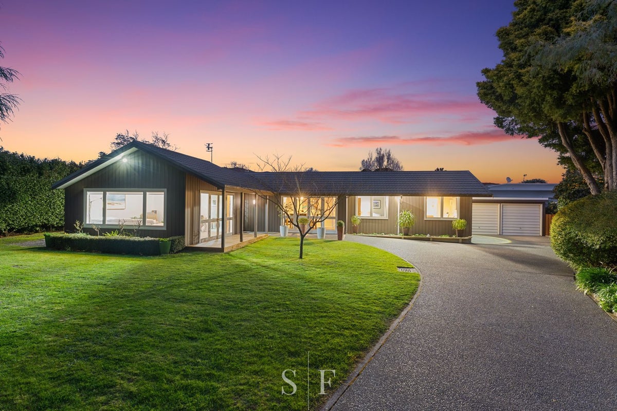 6 York Avenue, Waikanae, Waikanae - Carousel 1