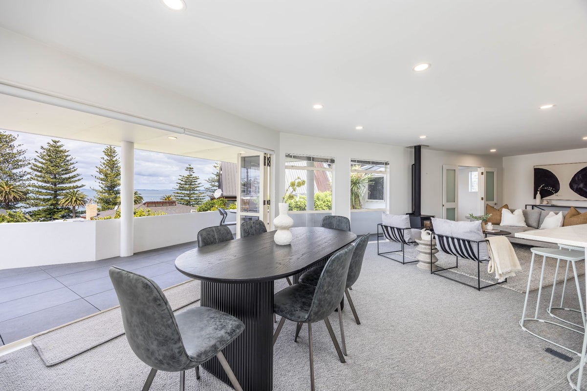 4 Ellangowan Road, Waiake, Auckland - Carousel 1