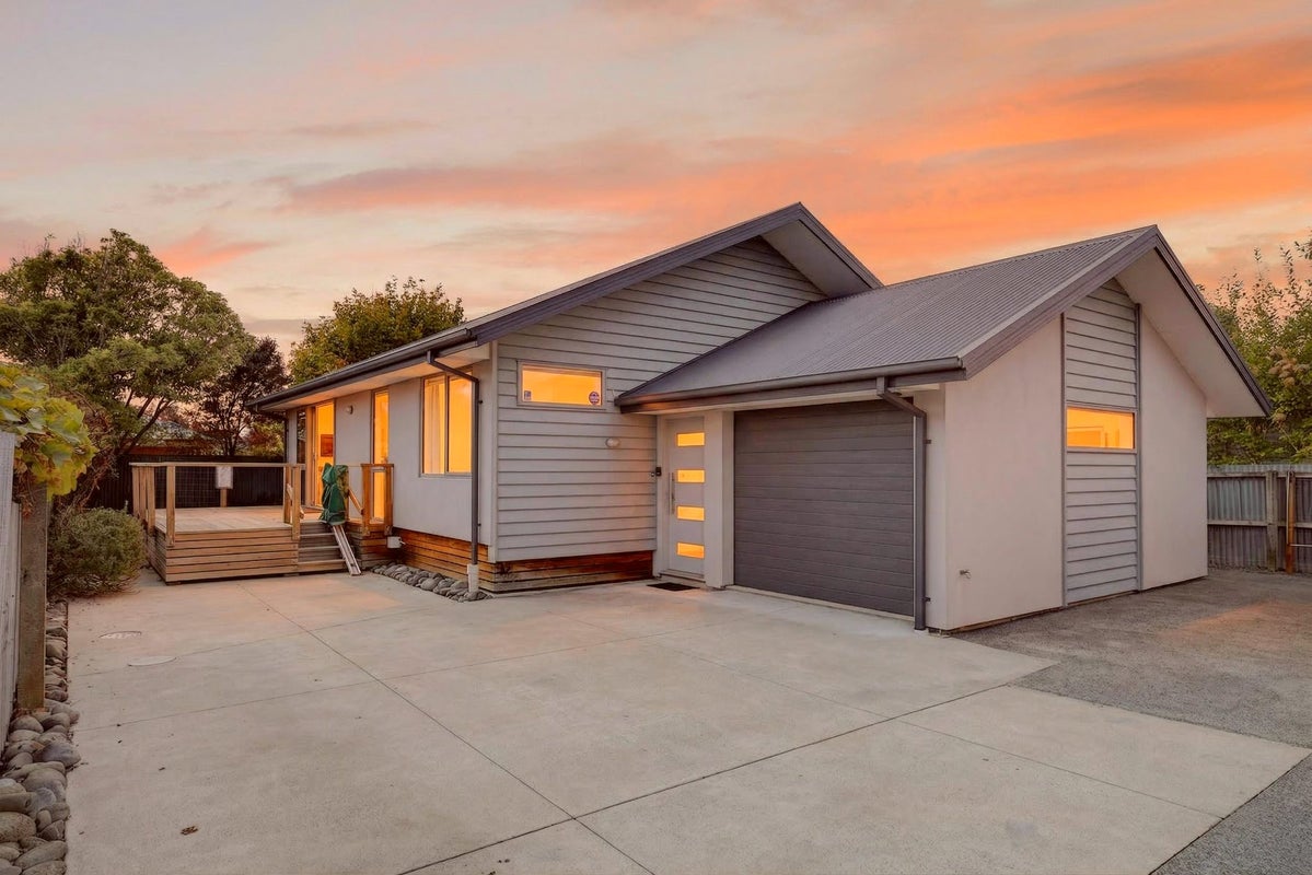 2/110 Hills Road, Edgeware, Christchurch - Carousel 1