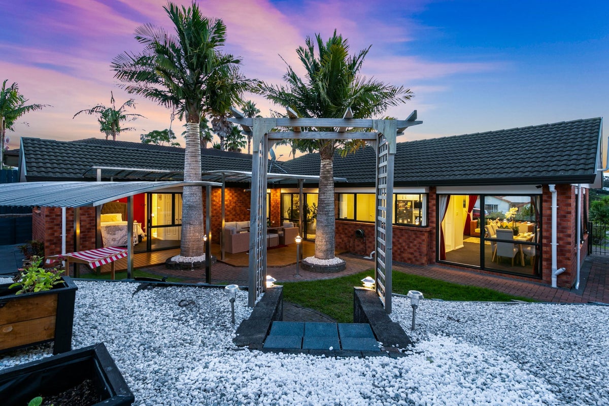 9 Chadlington Avenue, Henderson, Auckland - Carousel 2