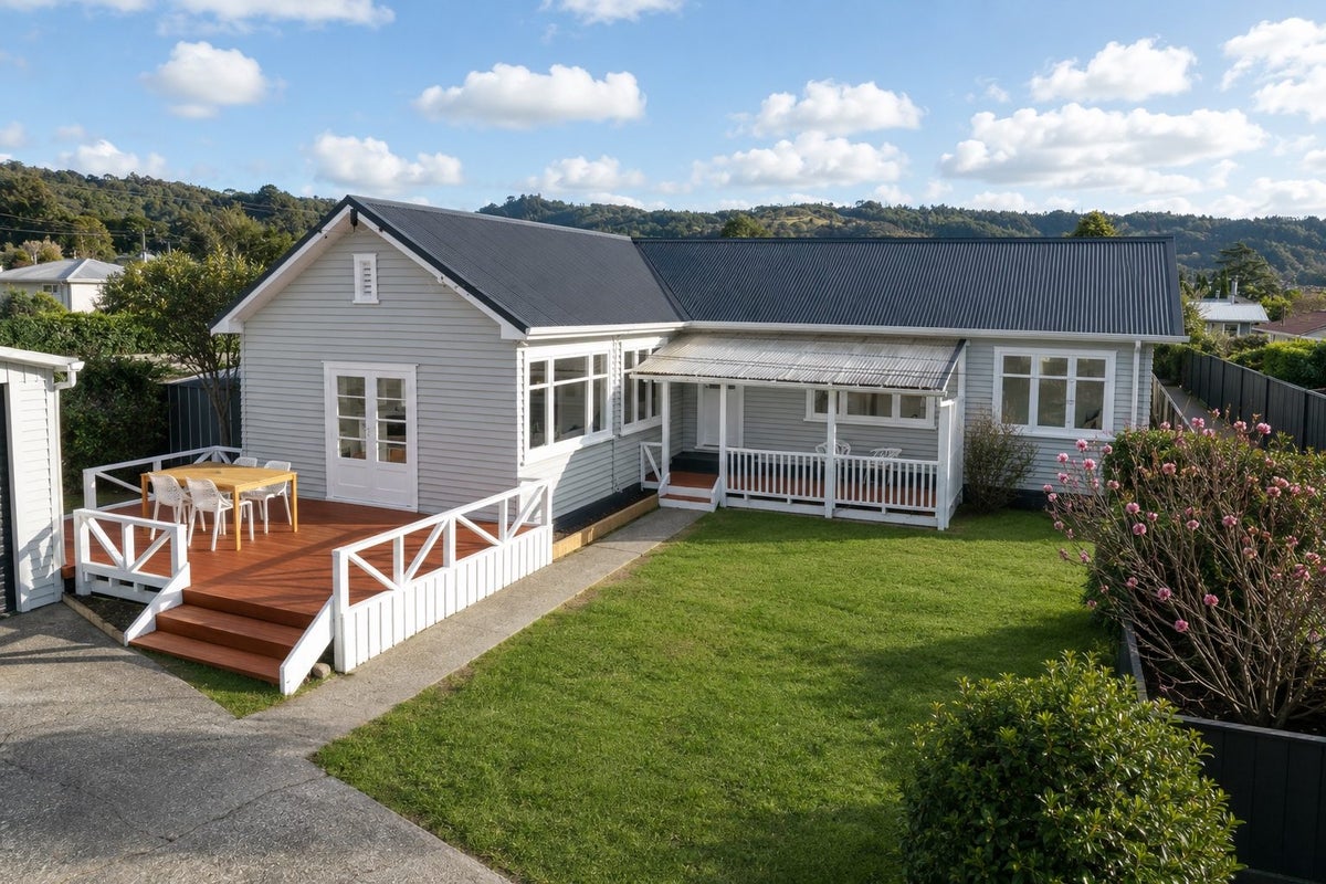10 Elizabeth Avenue, Heretaunga, Upper Hutt - Carousel 1