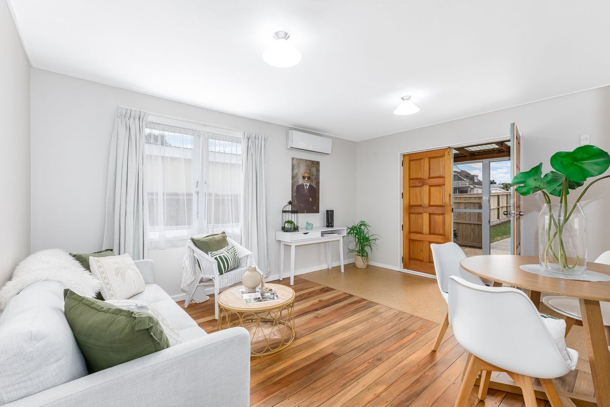 10A Main Road, Titahi Bay, Porirua - Carousel 1